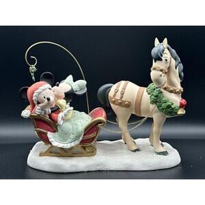 Precious Moments Disney Showcase Collection Merry Kiss-Miss Porcelain Bisque